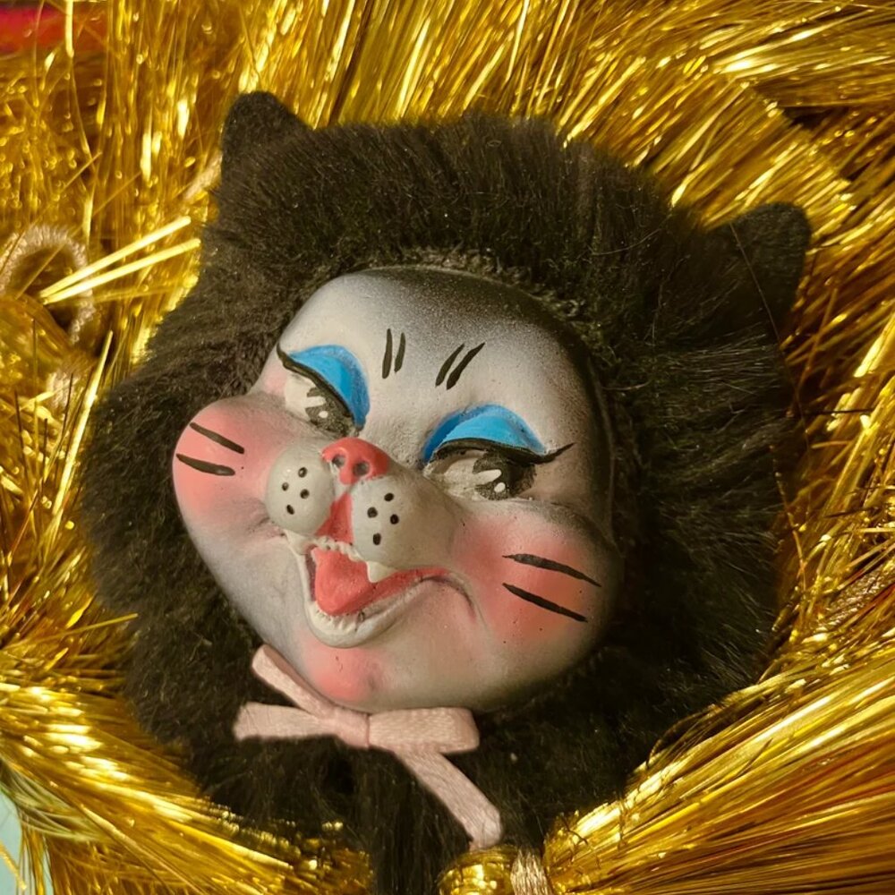 Handmade kitsch Rushton style black kitty cat face brooch by Wild Gravity - Picture 2 of 4